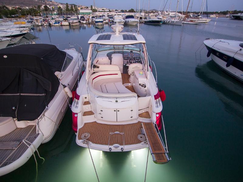 Book yachts online - motorboat - Monterey 375 SY - Red Dragon - rent
