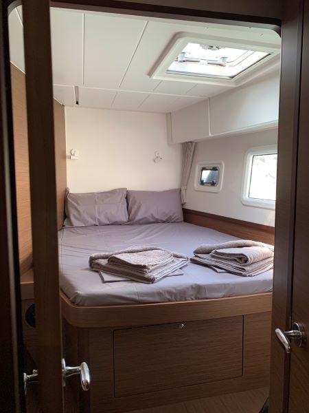 Book yachts online - catamaran - Lagoon 42 (A/C, Watermaker, Gen)_12 - RIA III (AC, Gen, w.maker) - rent