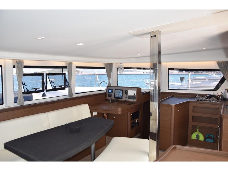 Book yachts online - catamaran - Lagoon 42 (AC, Gen, Watermaker) - ANTEL AC,Gen,W.maker - rent