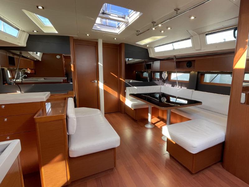 Book yachts online - sailboat - Oceanis 51.1 - Black Swan (A/C - Generator - 12 pax) - rent