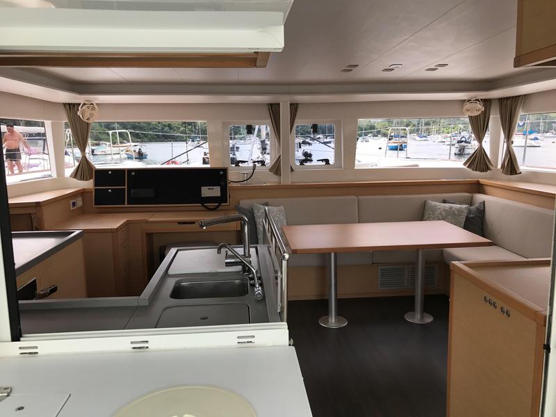 Book yachts online - catamaran - Lagoon 450 Flybridge - Helena (A/C &amp; Generator) - rent