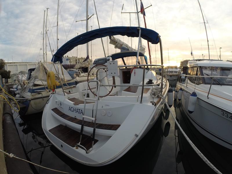 Book yachts online - sailboat - Sun Odyssey 36i - Agatha  - rent