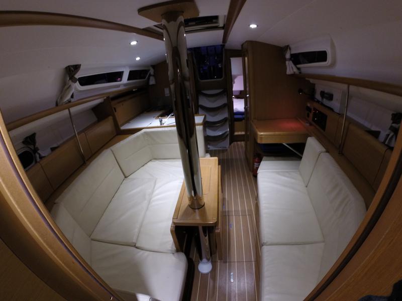 Book yachts online - sailboat - Sun Odyssey 36i - Agatha  - rent