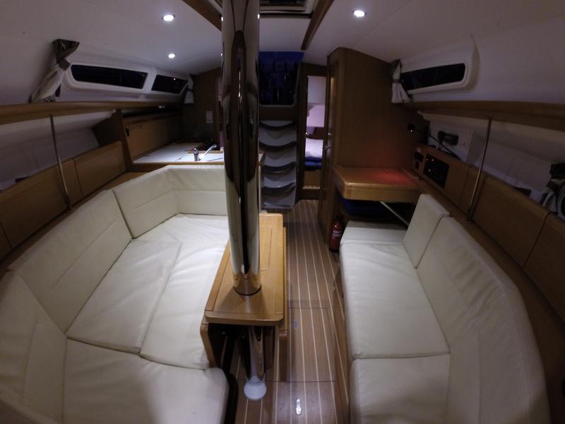 Book yachts online - sailboat - Sun Odyssey 36i - Agatha  - rent