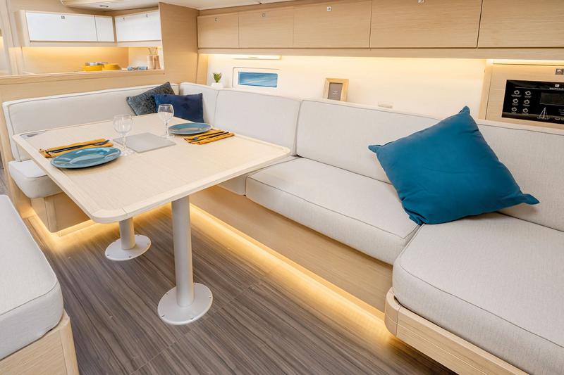 Book yachts online - sailboat - Dufour 430 Grand Large - NN3 - NEW 2023 - rent