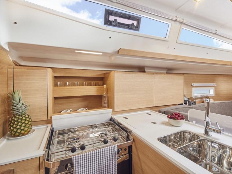 Book yachts online - sailboat - Elan E4 - Sky - rent