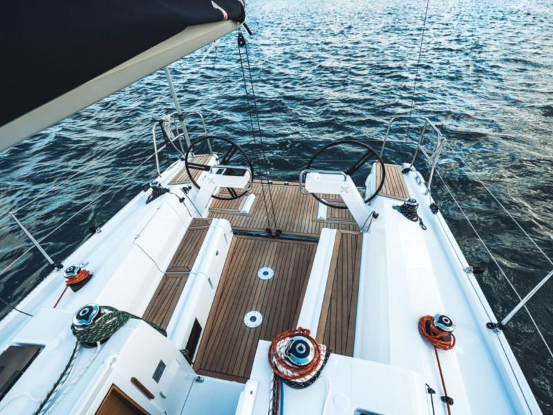 Book yachts online - sailboat - Elan E4 - Dolphin - rent