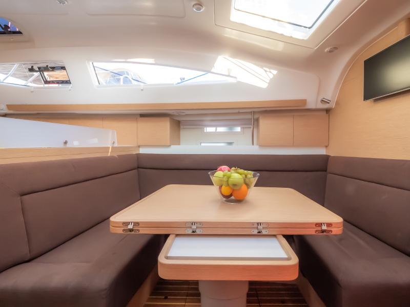 Book yachts online - sailboat - Elan 40 Impression - Mona - rent