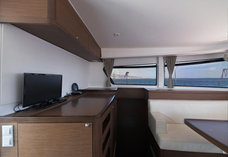 Book yachts online - catamaran - Lagoon 42 - Barchetta III - rent