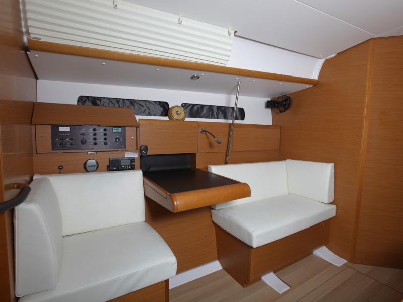 Book yachts online - sailboat - Sun Odyssey 439 - James - rent