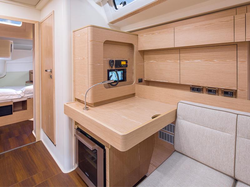 Book yachts online - sailboat - Hanse 588 - JOANNA - rent