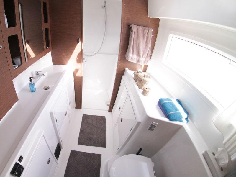 Book yachts online - catamaran - Lagoon 42 - 3 cab - Titus - rent