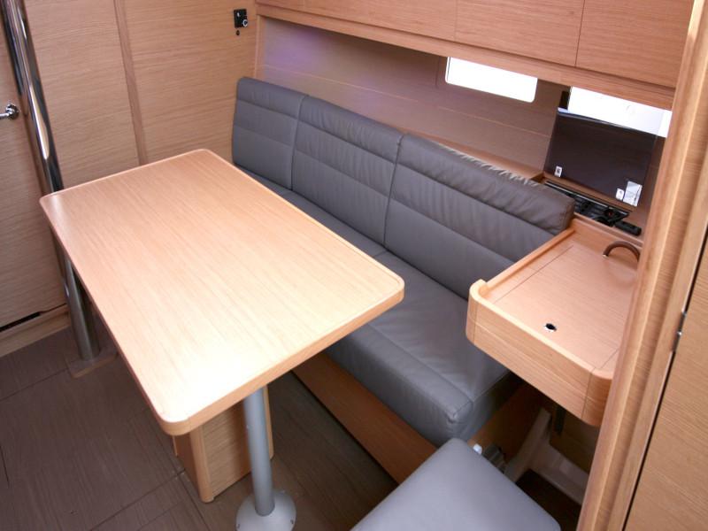 Book yachts online - sailboat - Dufour 382 Grand Large - 2 cab - Lia - rent