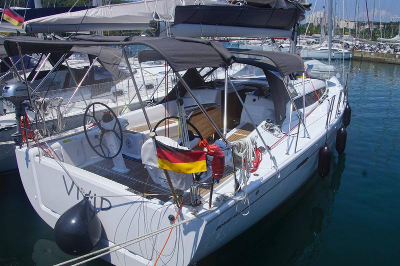Book yachts online - sailboat - Dehler 42 - Vivid - rent