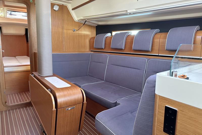 Book yachts online - sailboat - Dehler 42 - Vivid - rent