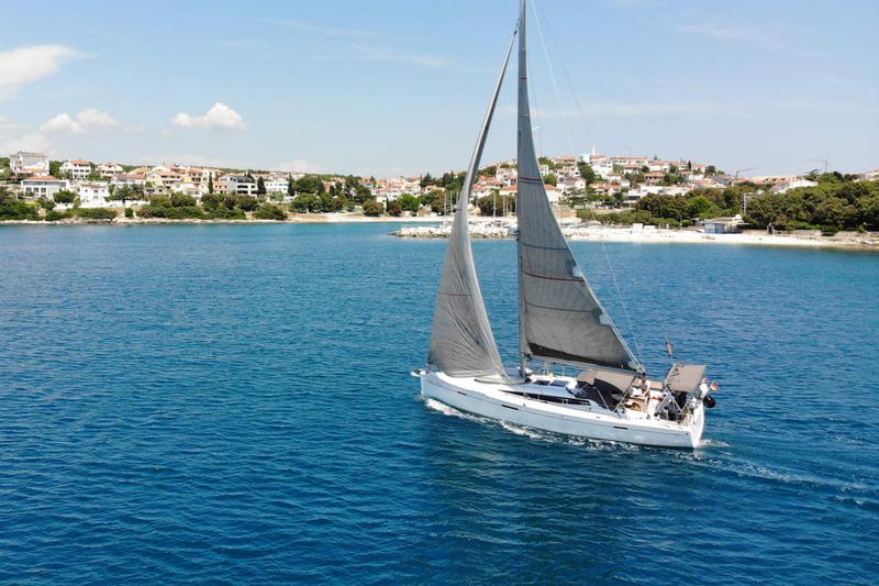 Book yachts online - sailboat - Dehler 42 - Vivid - rent