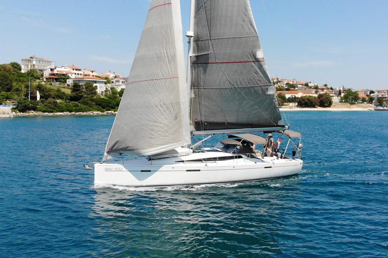 Book yachts online - sailboat - Dehler 42 - Vivid - rent