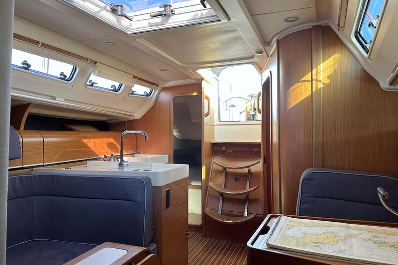 Book yachts online - sailboat - Dehler 42 - Vivid - rent