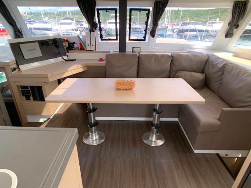 Book yachts online - catamaran - Lucia 40 - 3 cab - Idefix - rent