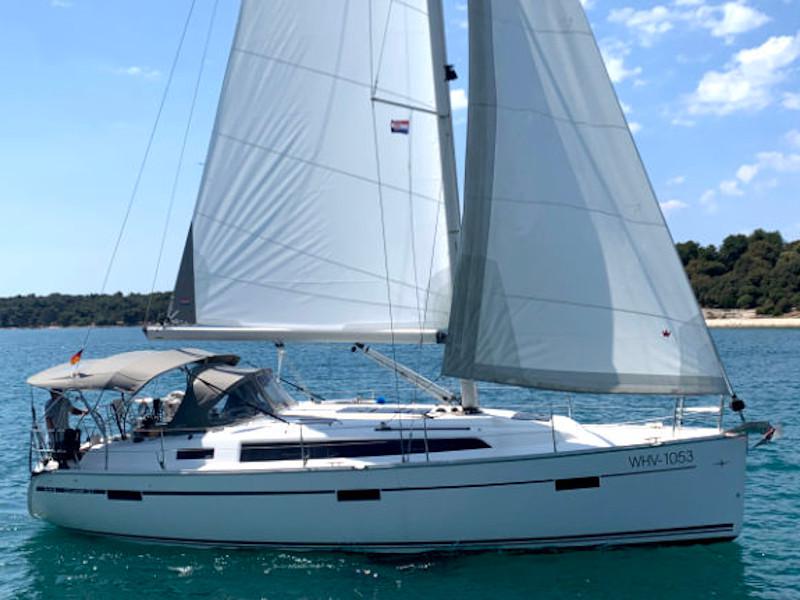 Book yachts online - sailboat - Bavaria Cruiser 37 - Bibi - rent