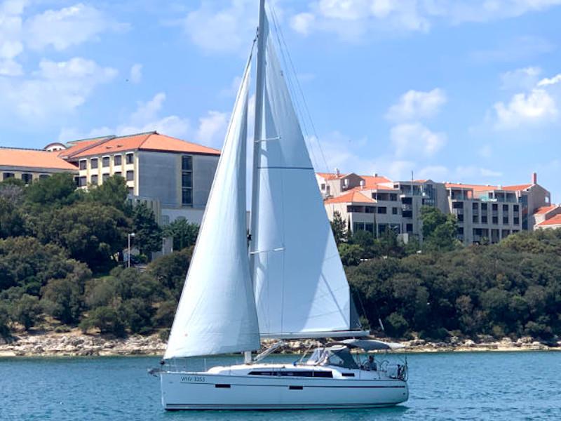 Book yachts online - sailboat - Bavaria Cruiser 37 - Bibi - rent
