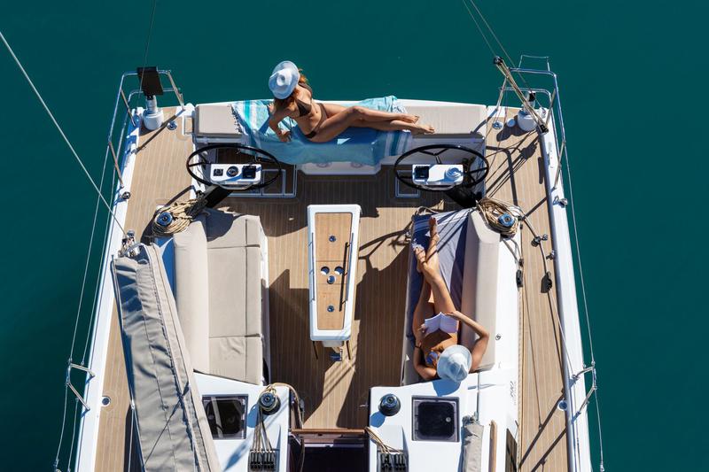 Book yachts online - sailboat - Dufour 390 Grand Large - Elena - rent