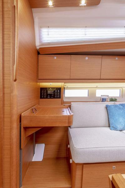 Book yachts online - sailboat - Dufour 390 Grand Large - Elena - rent