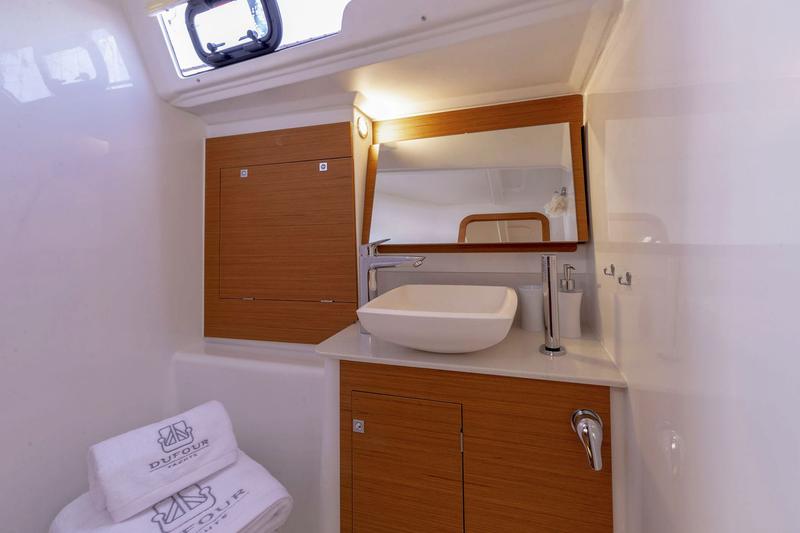 Book yachts online - sailboat - Dufour 390 Grand Large - Elena - rent