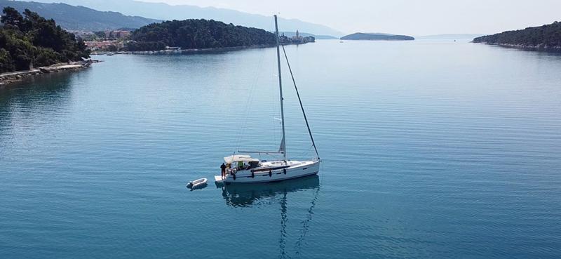 Book yachts online - sailboat - Bavaria Cruiser 41 - Raven - rent
