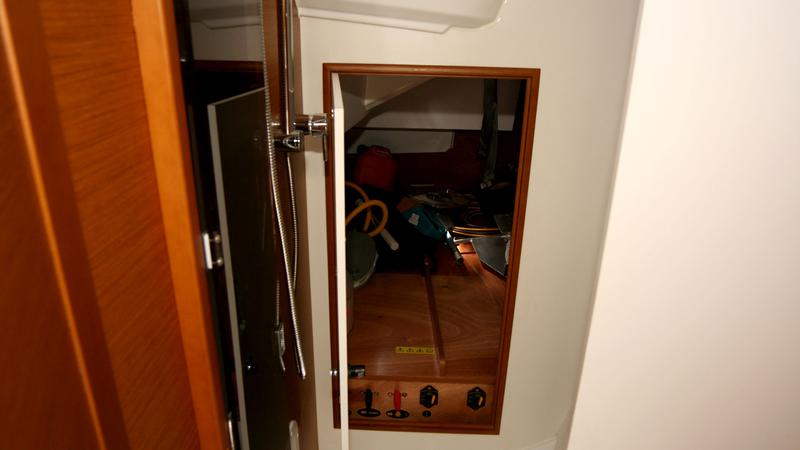 Book yachts online - sailboat - Sun Odyssey 349 - 2 Cab - Marie - rent