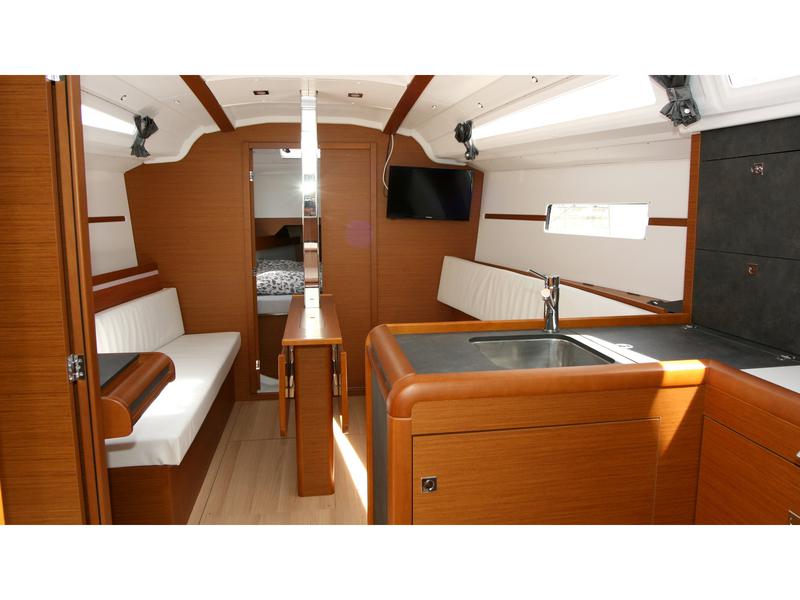 Book yachts online - sailboat - Sun Odyssey 349 - 2 Cab - Marie - rent