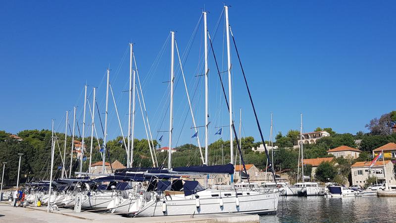 Book yachts online - catamaran - Lagoon 42 - GALAPAGOS - rent