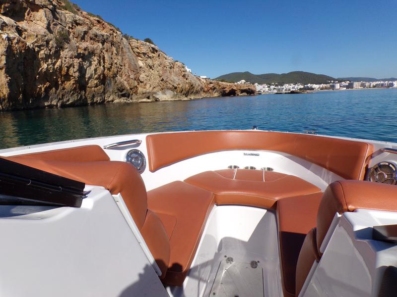 Book yachts online - motorboat - Glastron GT 245 - Blue Dream - rent