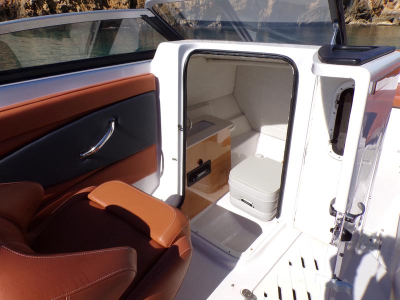 Book yachts online - motorboat - Glastron GT 245 - Blue Dream - rent