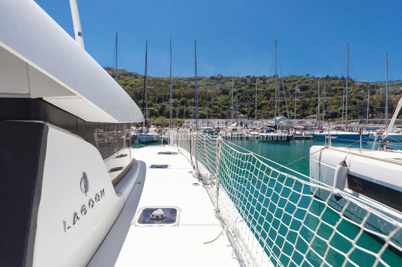 Book yachts online - catamaran - Lagoon 42 - Frangy (New 2021) - rent