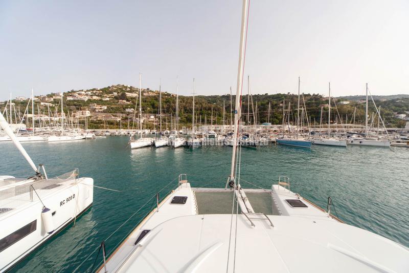 Book yachts online - catamaran - Lagoon 40 (2020) - FELU' - rent