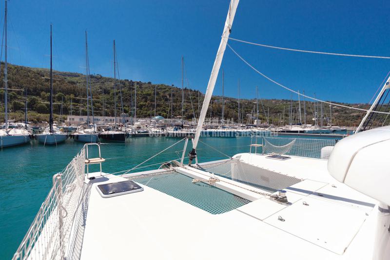 Book yachts online - catamaran - Lagoon 42 - SHARANDA - rent
