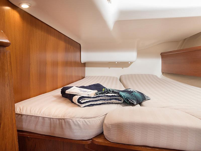 Book yachts online - sailboat - Sun Odyssey 43 - Frine - rent