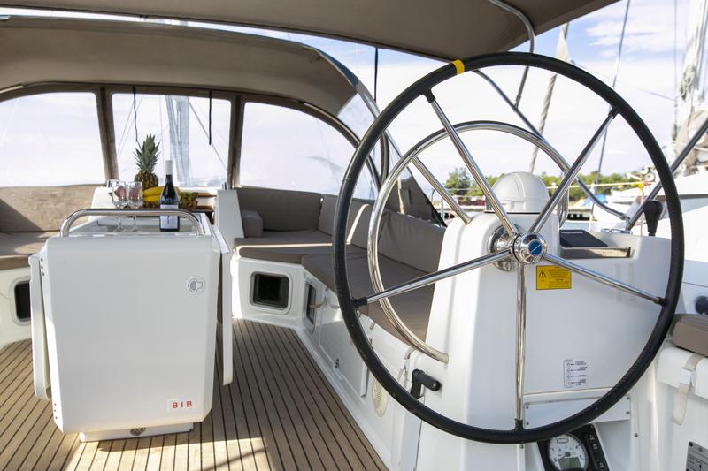 Book yachts online - sailboat - Jeanneau 54 - Jeanneau 54 | with GEN, A/C, inverter, solar panels, bow thruster - rent