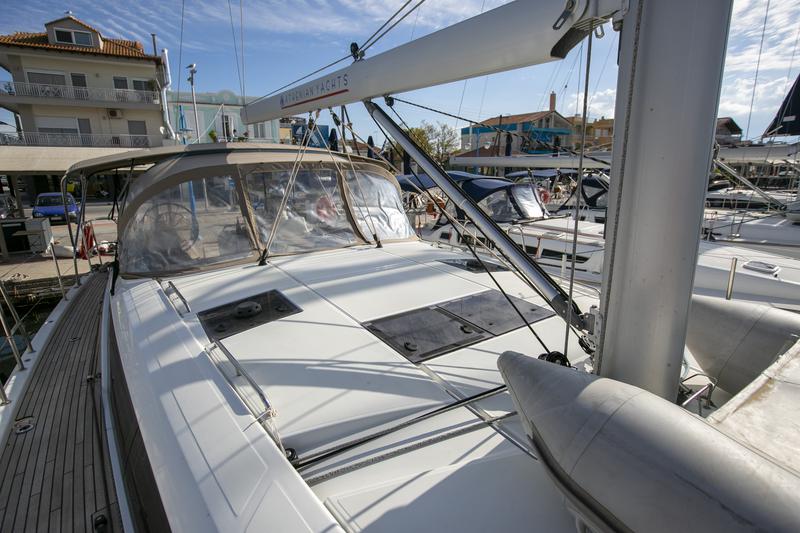 Book yachts online - sailboat - Jeanneau 54 - Jeanneau 54 | with GEN, A/C, inverter, solar panels, bow thruster - rent