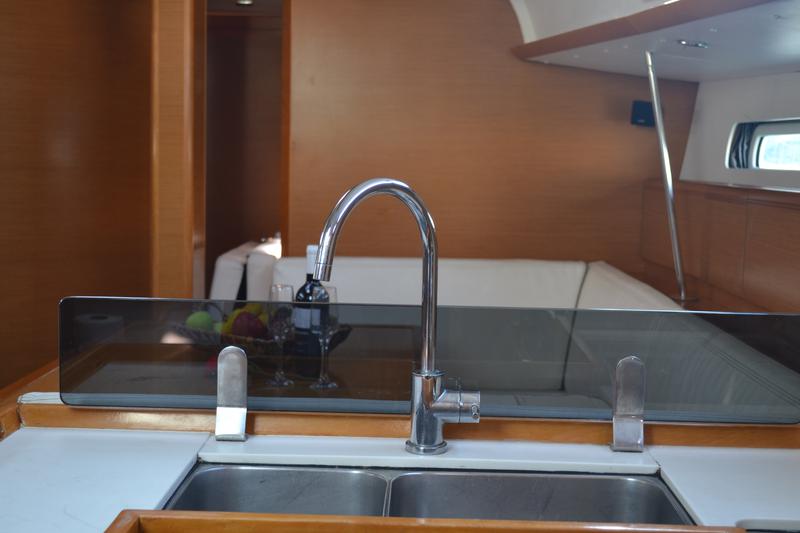 Book yachts online - sailboat - Sun Odyssey 439 - Triada / bow-thruster, solar panels, electric WC - rent