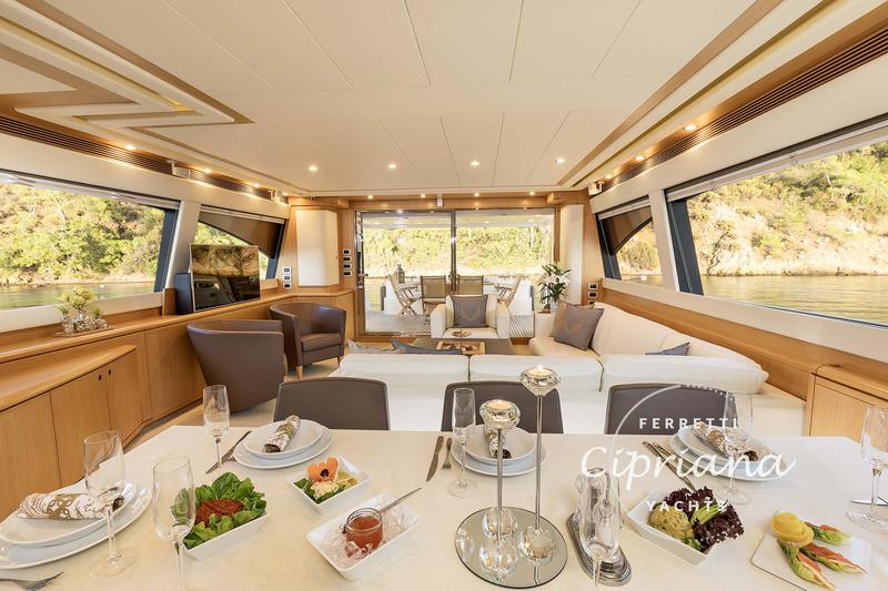 Book yachts online - motorboat - Ferretti 830 - Cipriana - rent