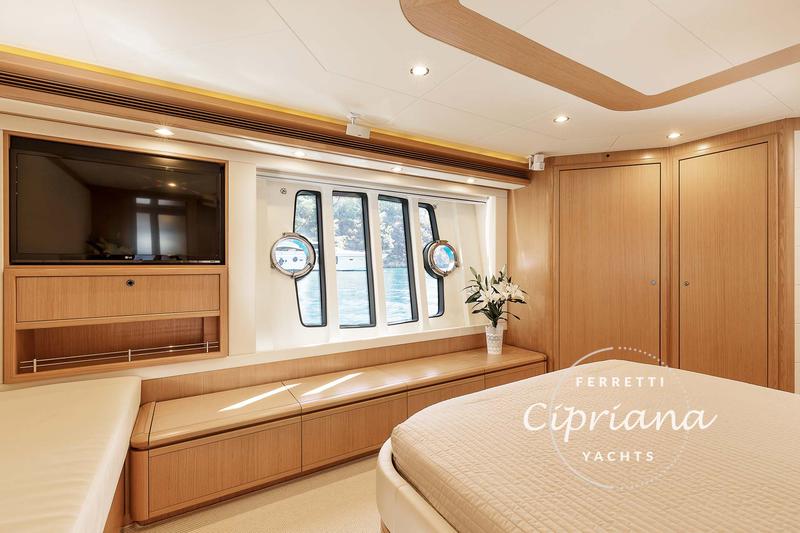 Book yachts online - motorboat - Ferretti 830 - Cipriana - rent