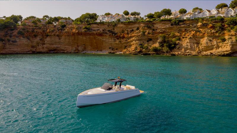 Book yachts online - motorboat - Pardo 38 - Mojo I - rent
