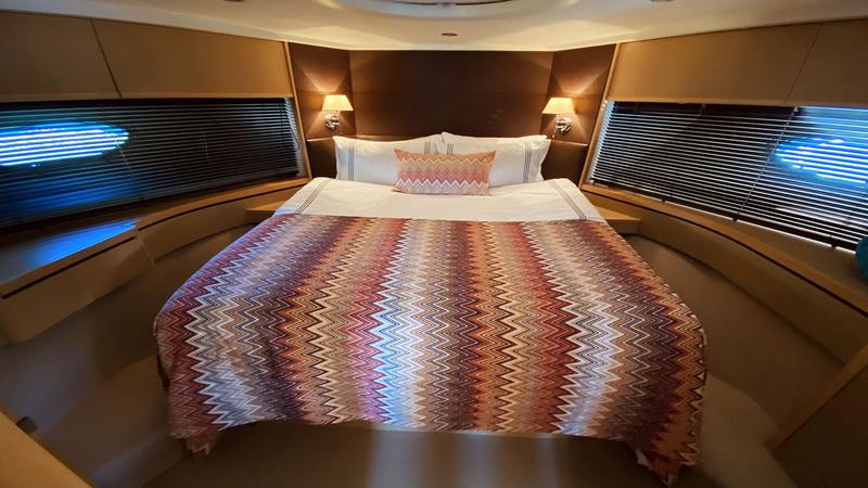 Book yachts online - motorboat - Princess V62 - Dolce Vita - rent