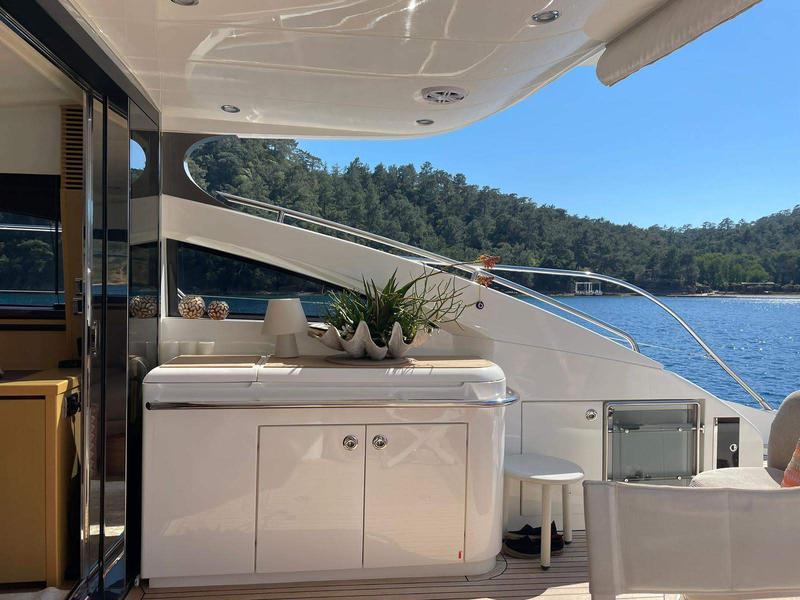 Book yachts online - motorboat - Princess V62 - Dolce Vita - rent