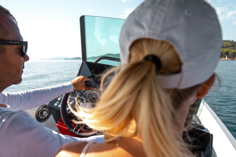 Book yachts online - motorboat - Saxdor 200 Sport - 115 Mercury - Delta - rent
