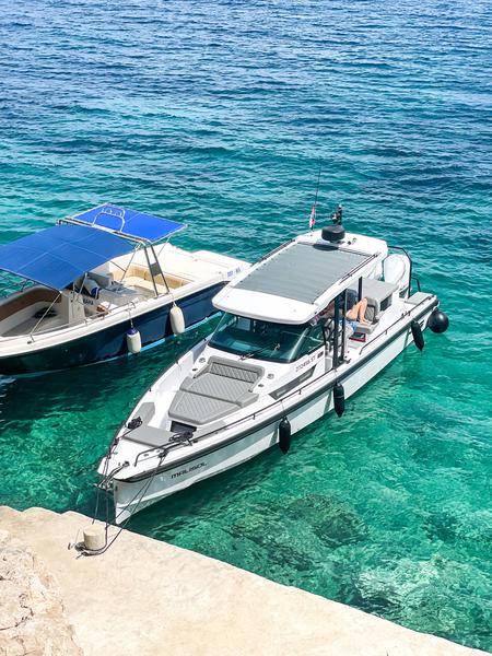 Book yachts online - motorboat - Axopar 37 Sun Top - Malisol - rent