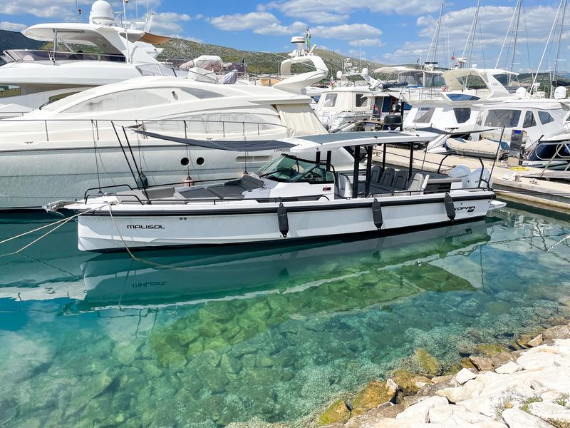 Book yachts online - motorboat - Axopar 37 Sun Top - Malisol - rent