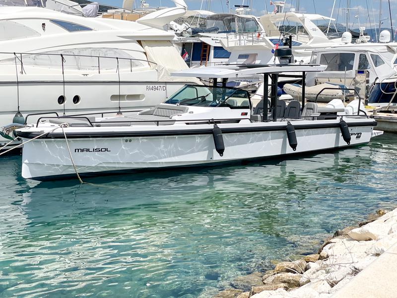 Book yachts online - motorboat - Axopar 37 Sun Top - Malisol - rent